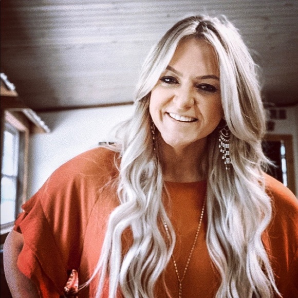 Meet your Posher, Laurie - Picture 1 of 1